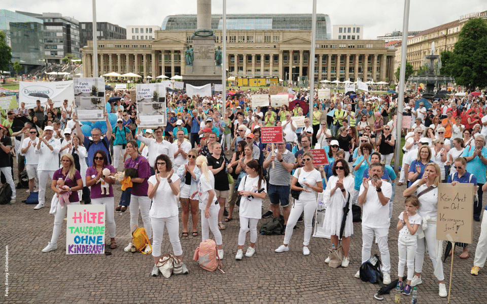 3.000 Niedergelassene und ihre Teams demonstrieren gegen Gesundheitspolitik